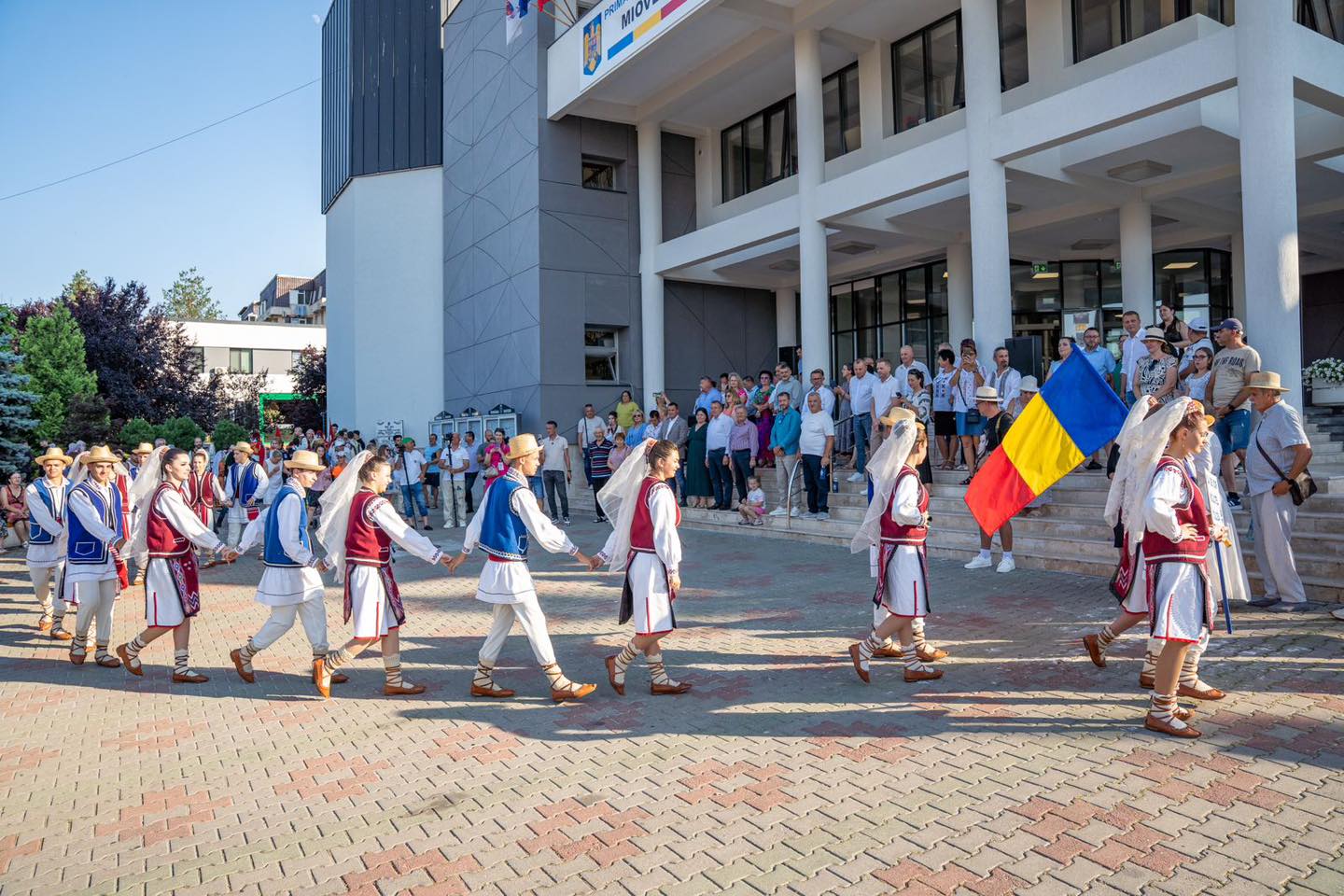 Centrul cultural, primăria orașului și consiliul local Mioveni organizează